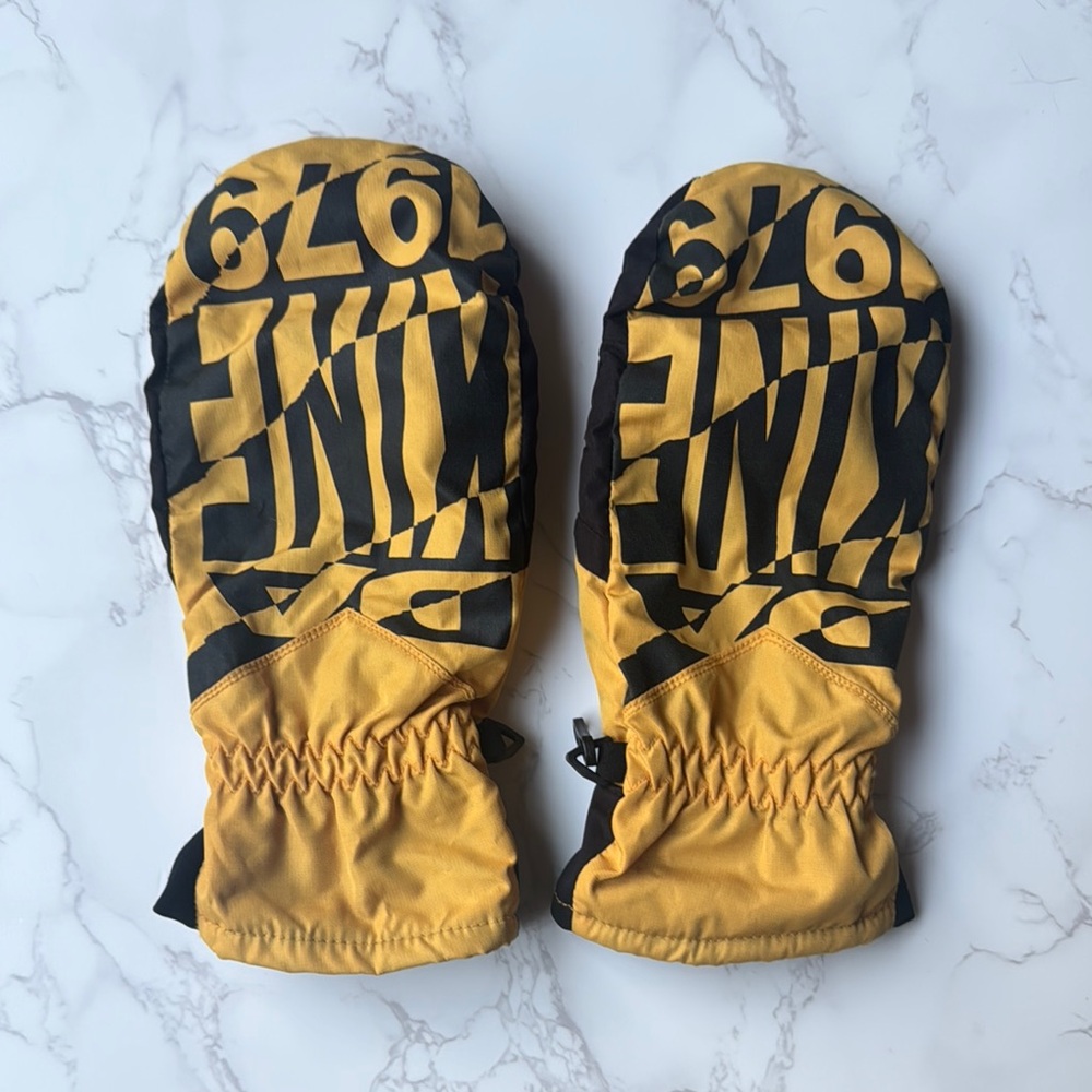 Dakine Black and Yellow Graphic Mittens Snowboarding/Skii
